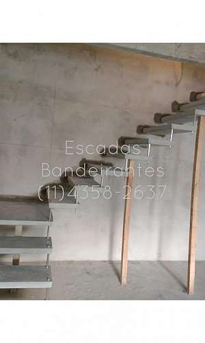 escada suspensa de concreto